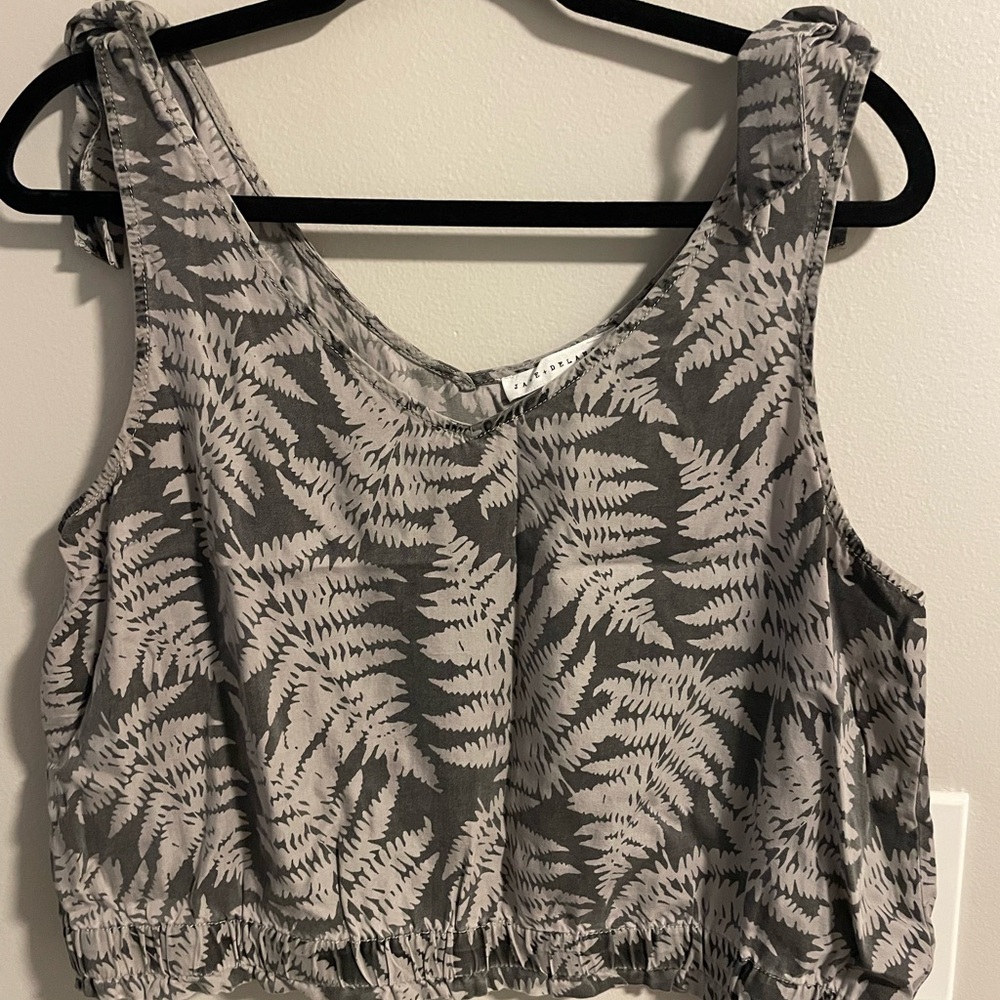 Jane + Delancey Gray Fern Patterned Tank Top